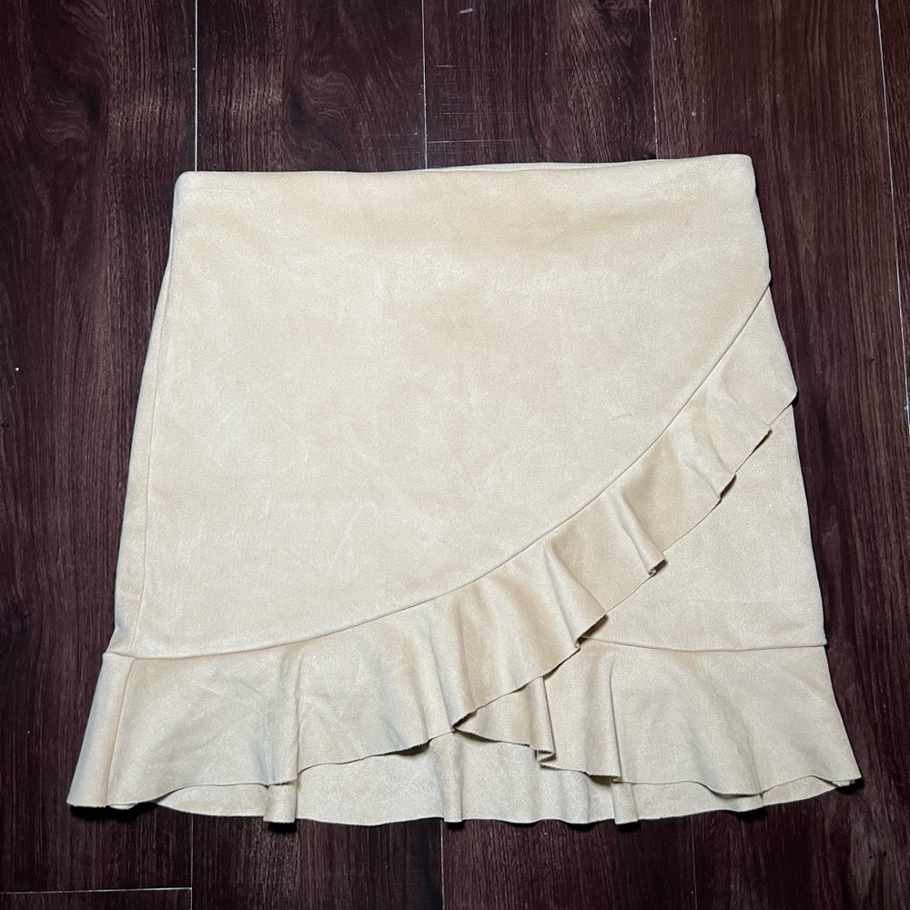 Naked Zebra Cream Suede Ruffle Mini Skirt Size Small - Picture 2 of 9